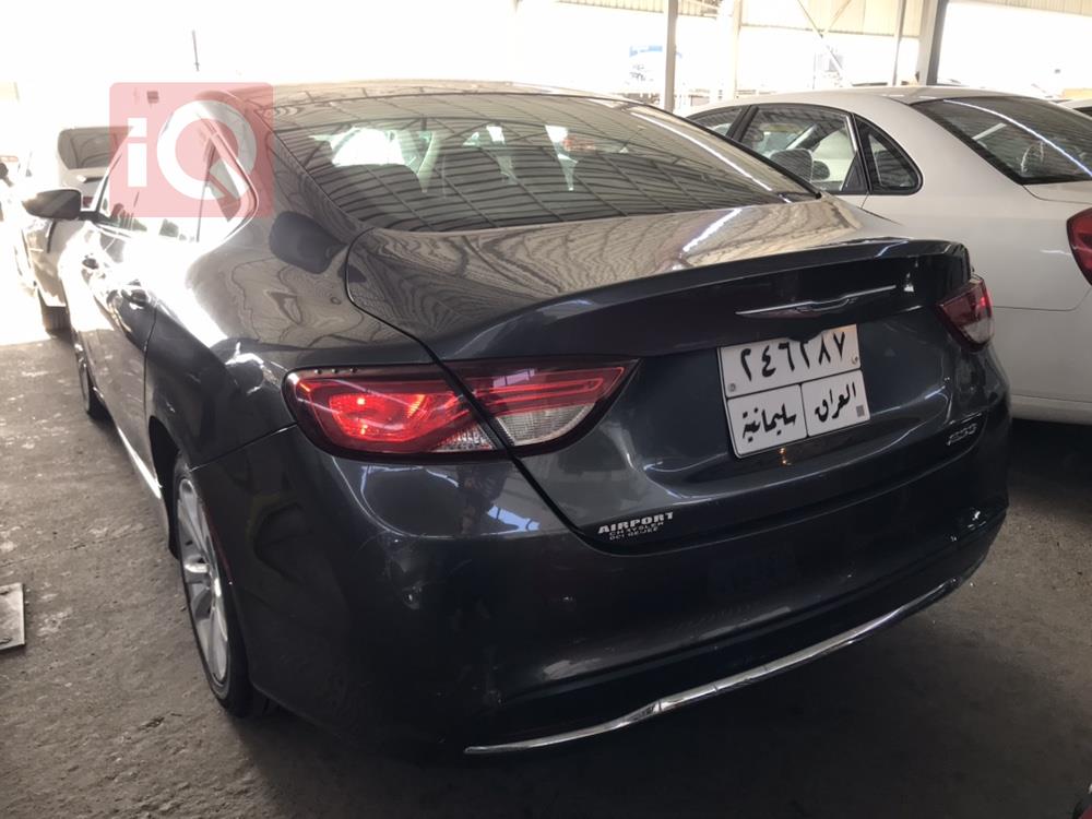 Chrysler 200